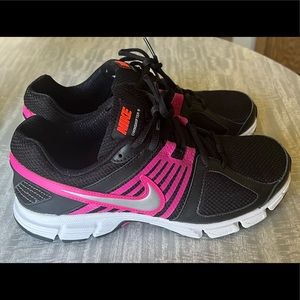 Nike Downshifter 5 Size 8.5